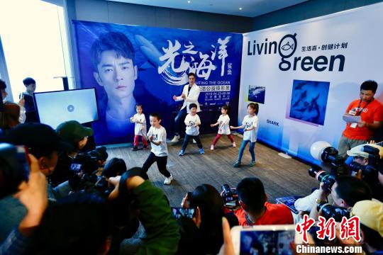 李光洁发起光之海洋公益摄影展。 富田 摄 李光洁发起光之海洋公益摄影展。 富田 摄