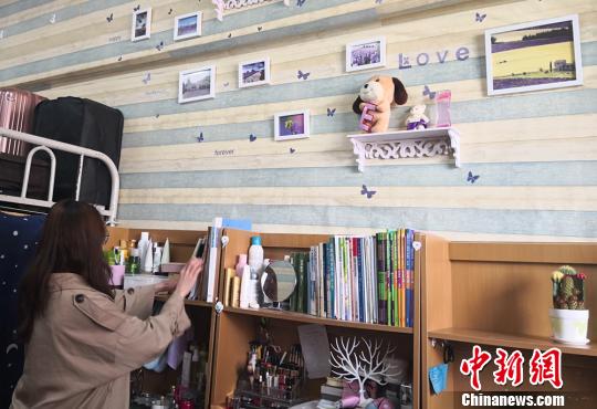 图为学生装扮的个性宿舍。 刘玉桃 摄 图为学生装扮的个性宿舍。 刘玉桃 摄